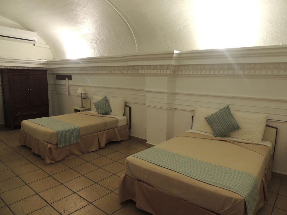 Hotel Colonial マヤグエス エクステリア 写真