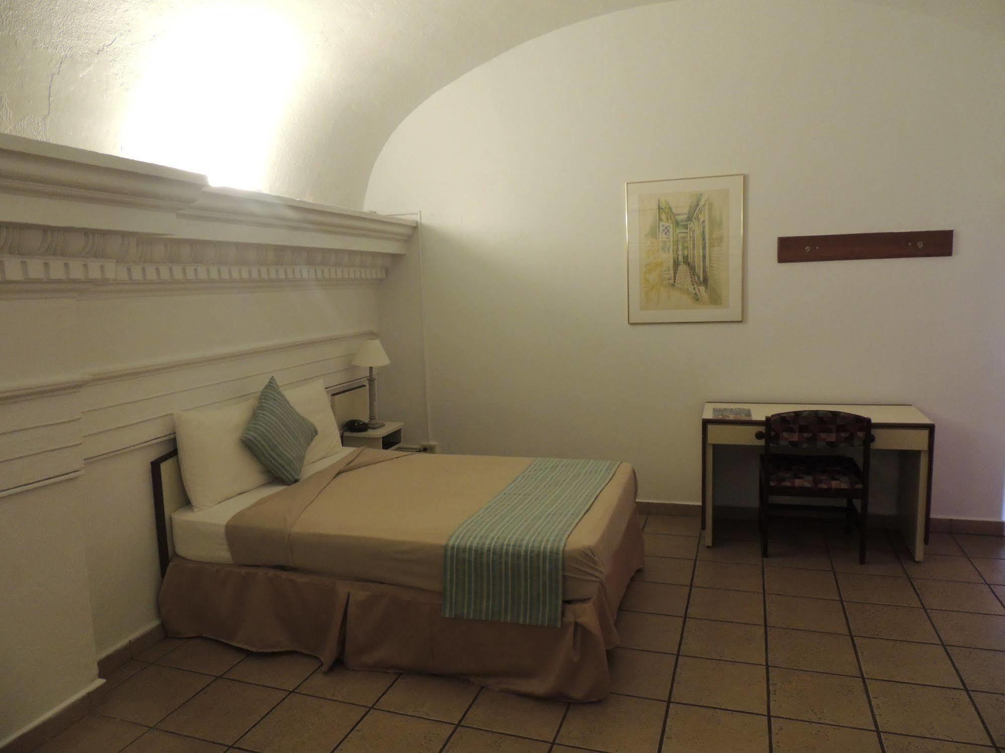 Hotel Colonial マヤグエス エクステリア 写真